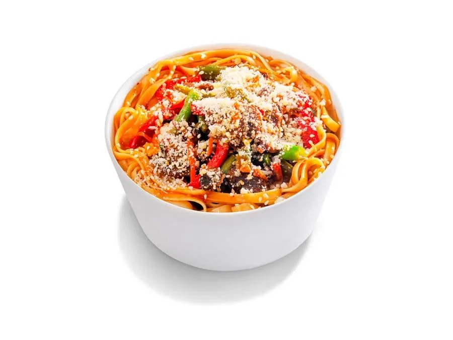 Вок с овощами и пармезаном 